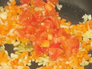 пассеровка лука морковки и помидора